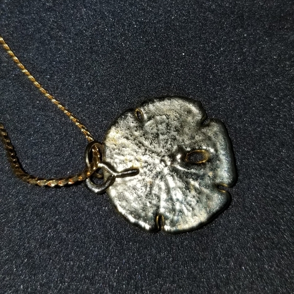Sandollar Necklace Goldtone - Picture 2 of 3